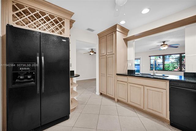 3951 NE 17th Ave 705, Pompano Beach, FL 33064