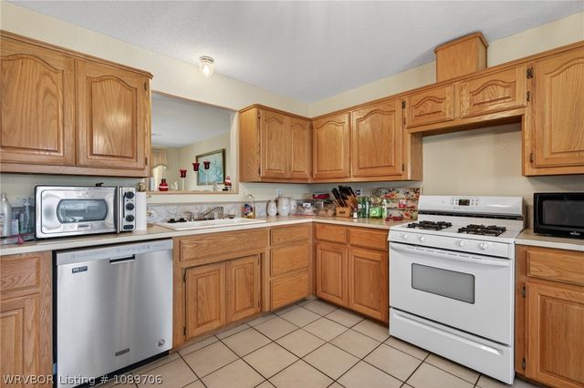 500 E Hamon Avenue, Pocola, OK 74902