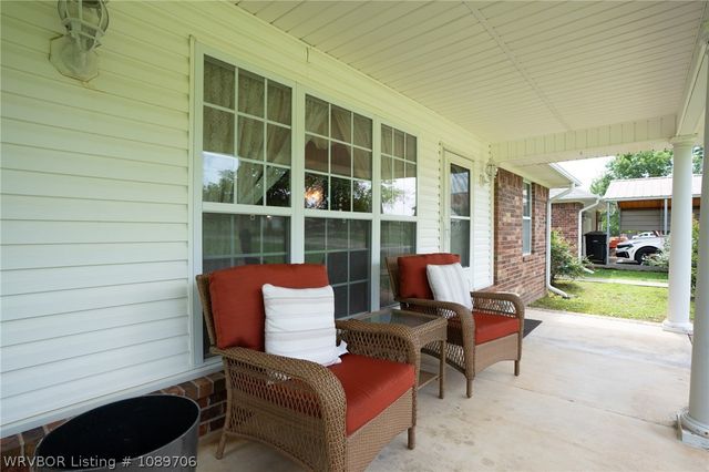 500 E Hamon Avenue, Pocola, OK 74902