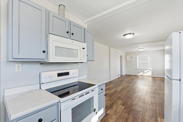 1528 AVENUE B, Council Bluffs, IA 51501