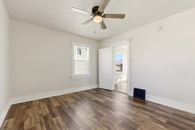 1528 AVENUE B, Council Bluffs, IA 51501