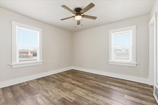 1528 AVENUE B, Council Bluffs, IA 51501