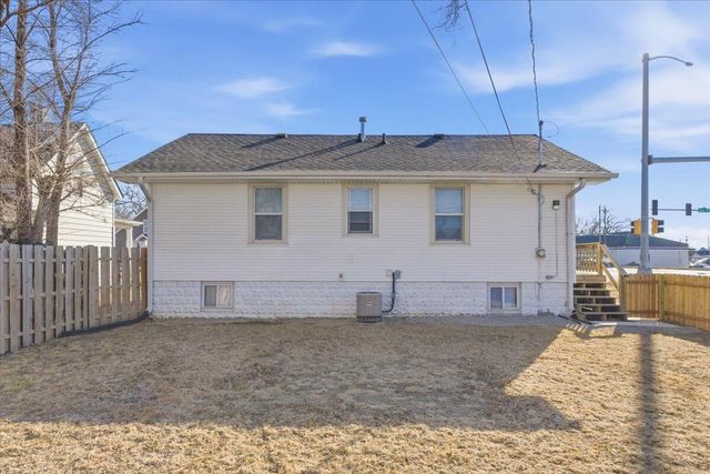 1528 AVENUE B, Council Bluffs, IA 51501