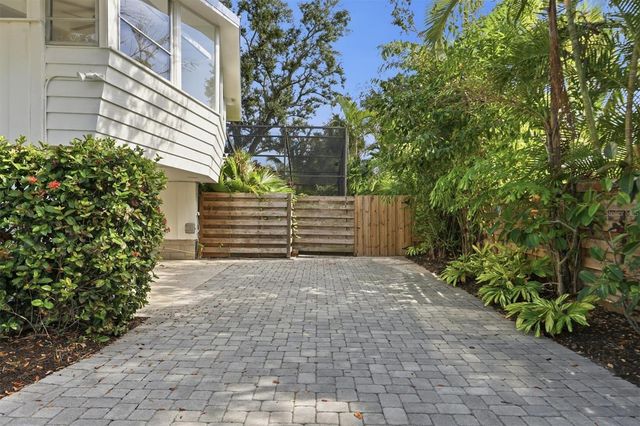 425 PARTRIDGE CIRCLE, Sarasota, FL 34236