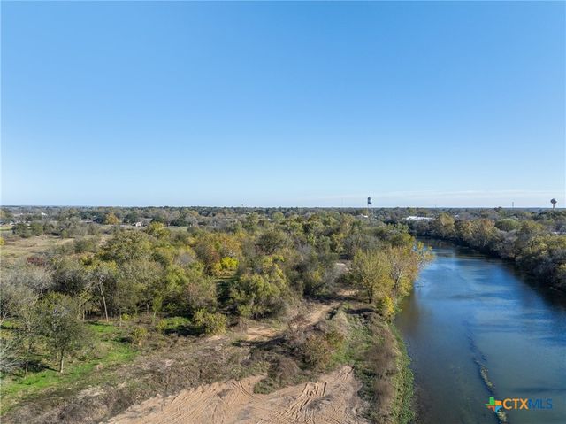 663 SH 230 Loop, Smithville, TX 78957