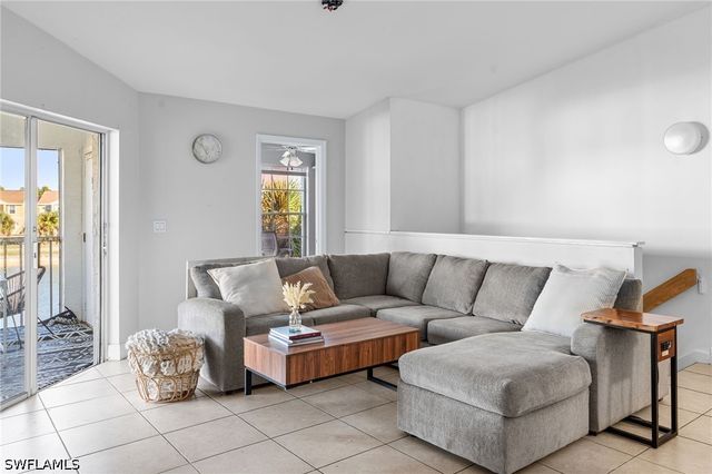 161 Santa Clara DR 10, Naples, FL 34104