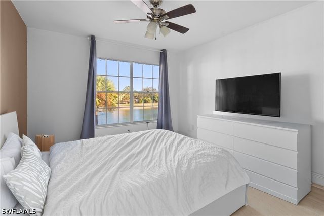 161 Santa Clara DR 10, Naples, FL 34104