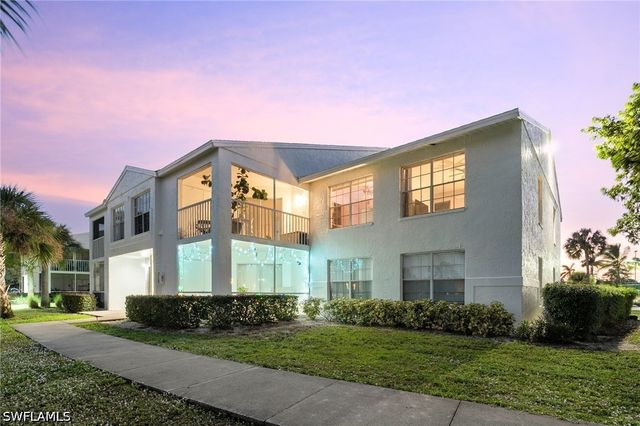 161 Santa Clara DR 10, Naples, FL 34104