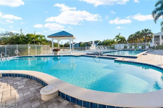 161 Santa Clara DR 10, Naples, FL 34104