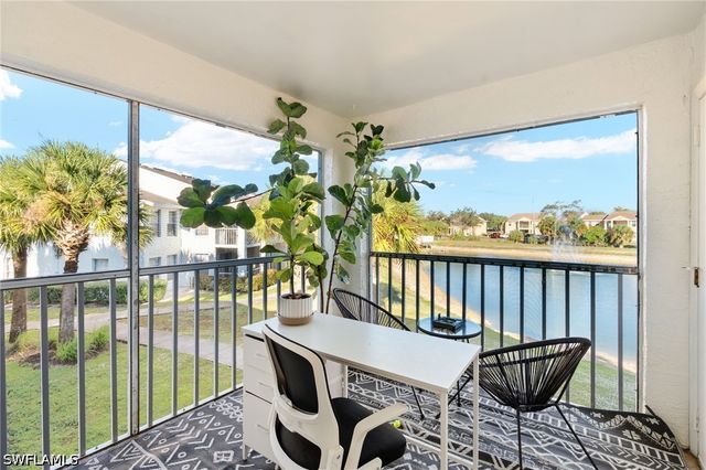161 Santa Clara DR 10, Naples, FL 34104