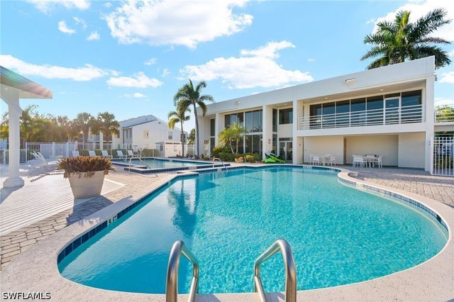 161 Santa Clara DR 10, Naples, FL 34104