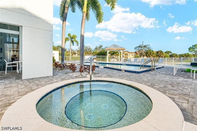 161 Santa Clara DR 10, Naples, FL 34104