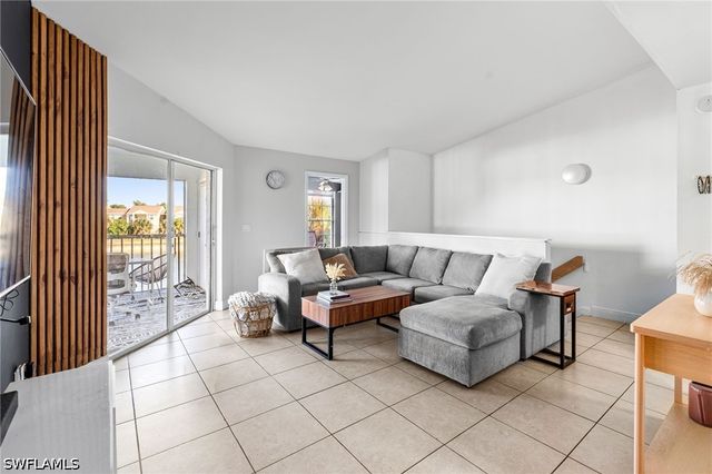 161 Santa Clara DR 10, Naples, FL 34104