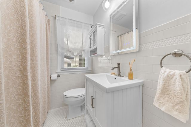 5701 Vincent Avenue S, Minneapolis, MN 55410