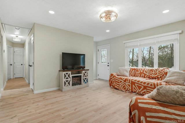 5 Orient Road, Sound Beach, NY 11789