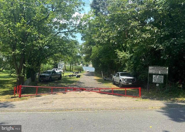 1564 COLONY RD, Pasadena, MD 21122