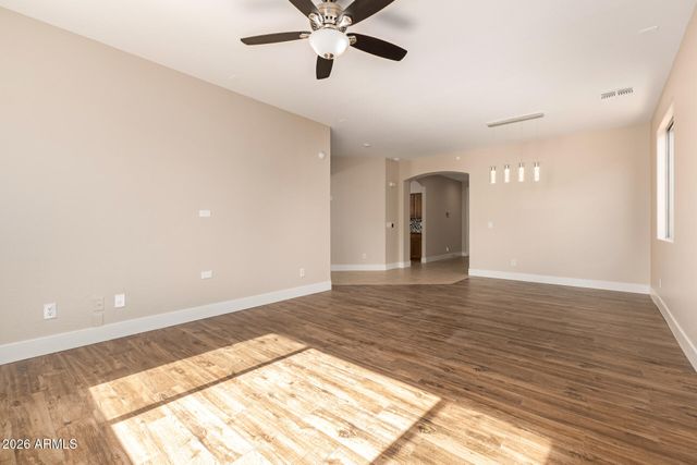 10625 E Knowles Avenue, Mesa, AZ 85209