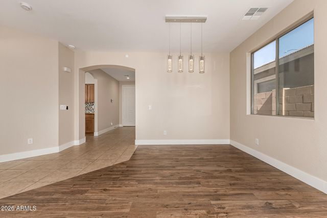 10625 E Knowles Avenue, Mesa, AZ 85209