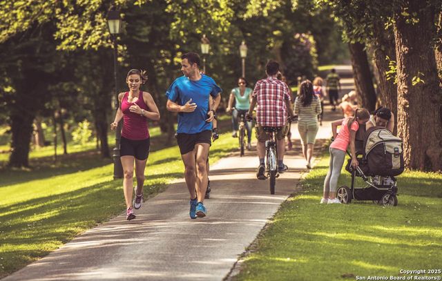 105 Allin Oaks, Universal City, TX 78148