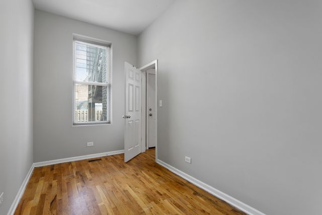 1532 W 18th Place 1R, Chicago, IL 60608