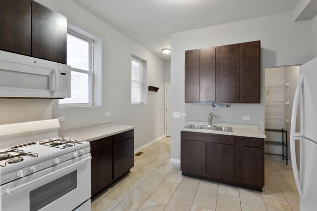 1532 W 18th Place 1R, Chicago, IL 60608