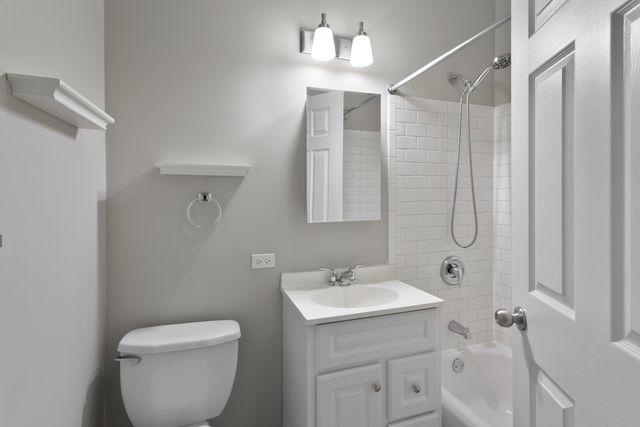 1532 W 18th Place 1R, Chicago, IL 60608