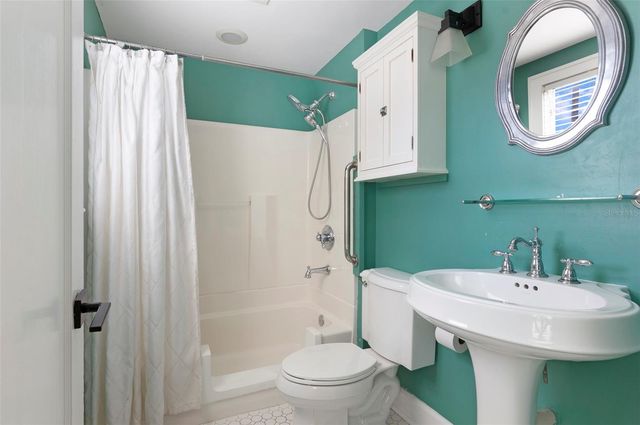 130 22ND AVENUE NE, St Petersburg, FL 33704