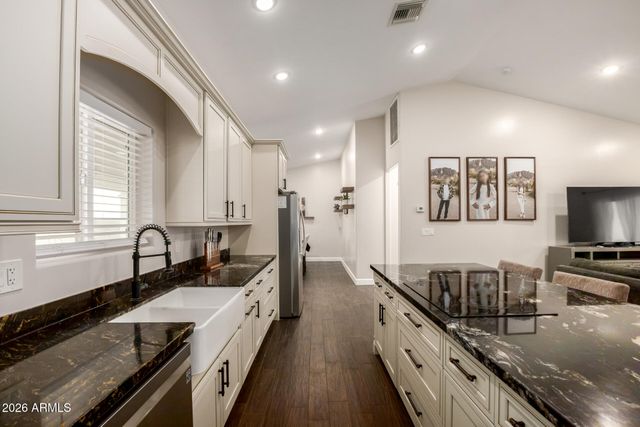 1427 E WHITELEY Street, Apache Junction, AZ 85119