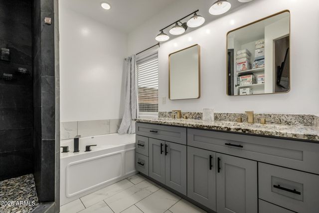 1427 E WHITELEY Street, Apache Junction, AZ 85119