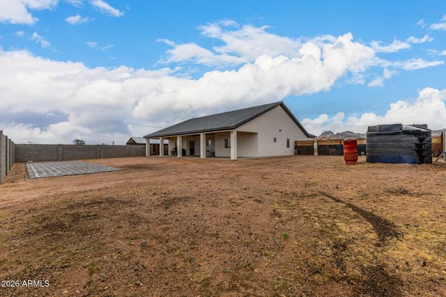 1427 E WHITELEY Street, Apache Junction, AZ 85119