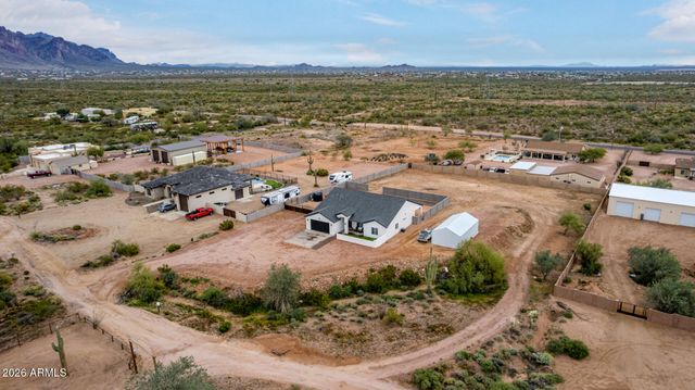 1427 E WHITELEY Street, Apache Junction, AZ 85119