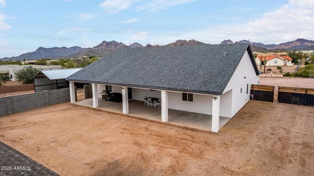 1427 E WHITELEY Street, Apache Junction, AZ 85119