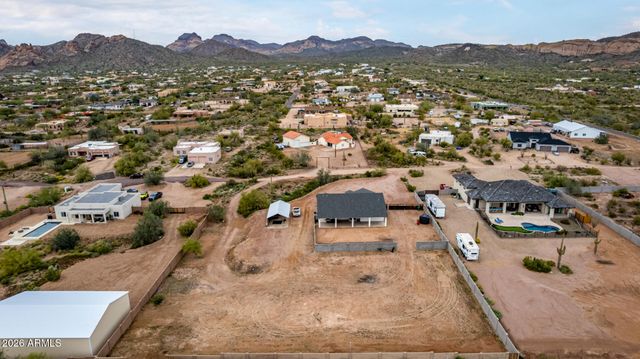 1427 E WHITELEY Street, Apache Junction, AZ 85119