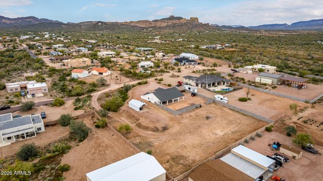 1427 E WHITELEY Street, Apache Junction, AZ 85119