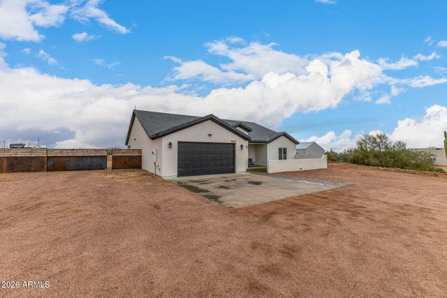 1427 E WHITELEY Street, Apache Junction, AZ 85119