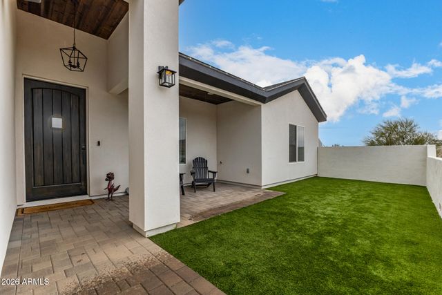 1427 E WHITELEY Street, Apache Junction, AZ 85119