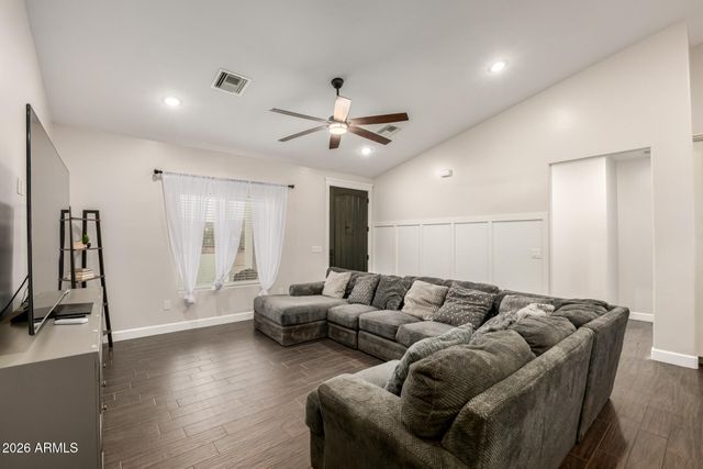 1427 E WHITELEY Street, Apache Junction, AZ 85119