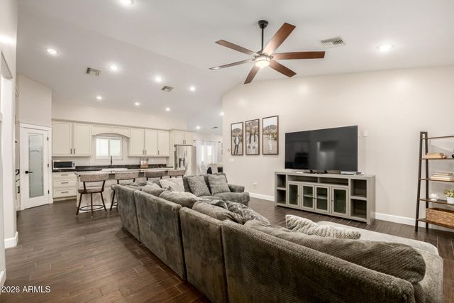 1427 E WHITELEY Street, Apache Junction, AZ 85119