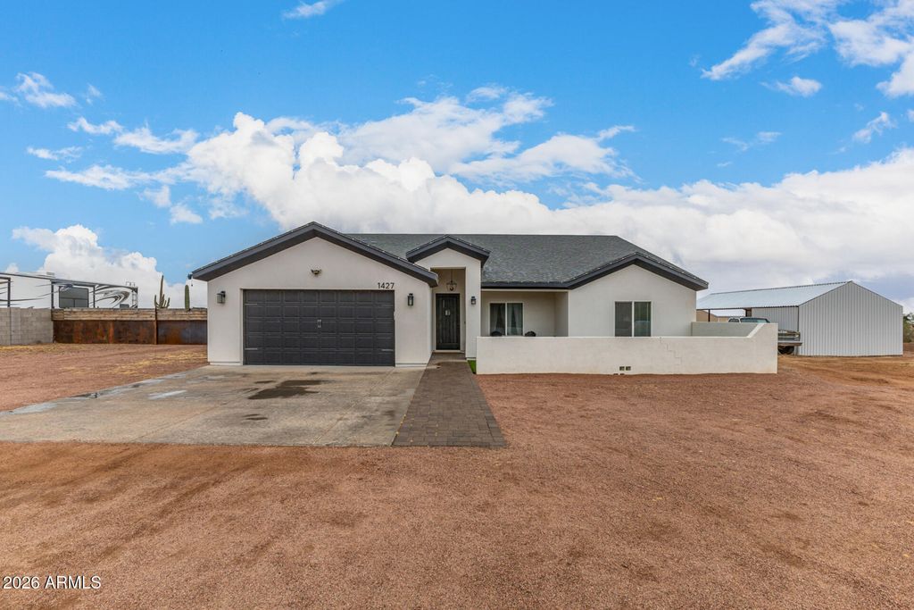 1427 E WHITELEY Street, Apache Junction, AZ 85119