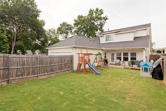 825 E Powell Avenue, Fort Worth, TX 76104