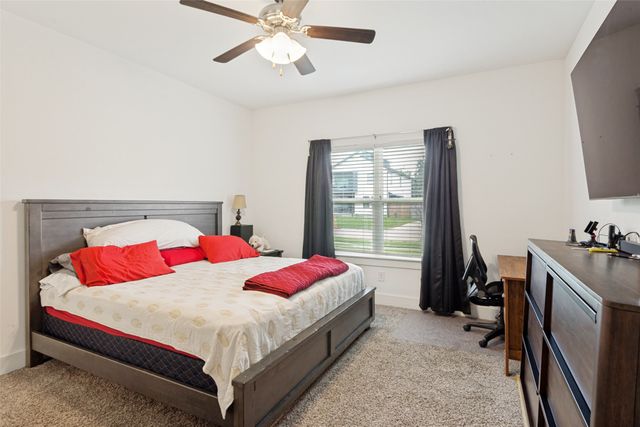 825 E Powell Avenue, Fort Worth, TX 76104
