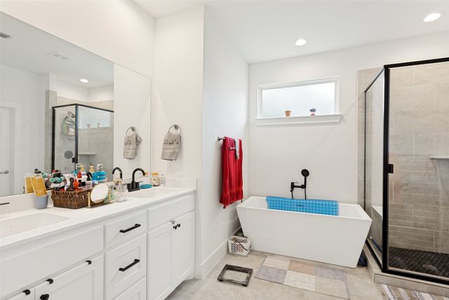 825 E Powell Avenue, Fort Worth, TX 76104