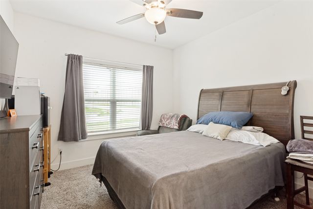 825 E Powell Avenue, Fort Worth, TX 76104