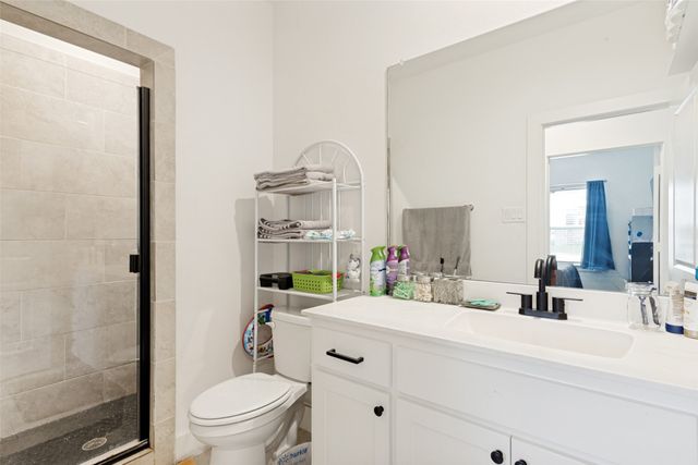 825 E Powell Avenue, Fort Worth, TX 76104