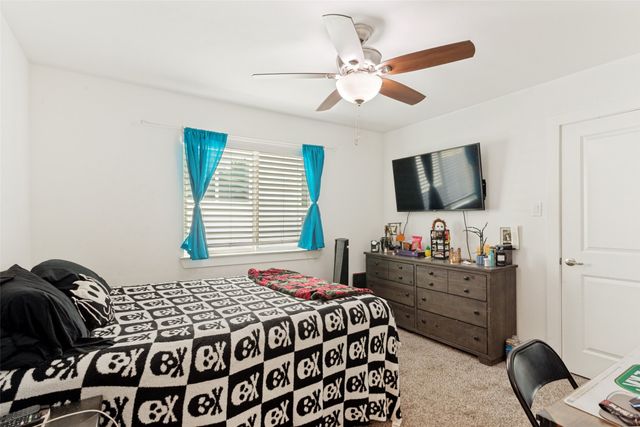 825 E Powell Avenue, Fort Worth, TX 76104