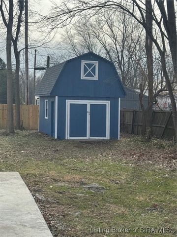 1414 Greenwood Road, Sellersburg, IN 47172