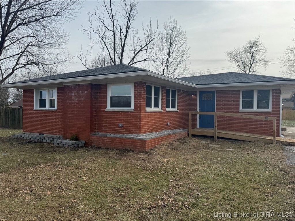 1414 Greenwood Road, Sellersburg, IN 47172