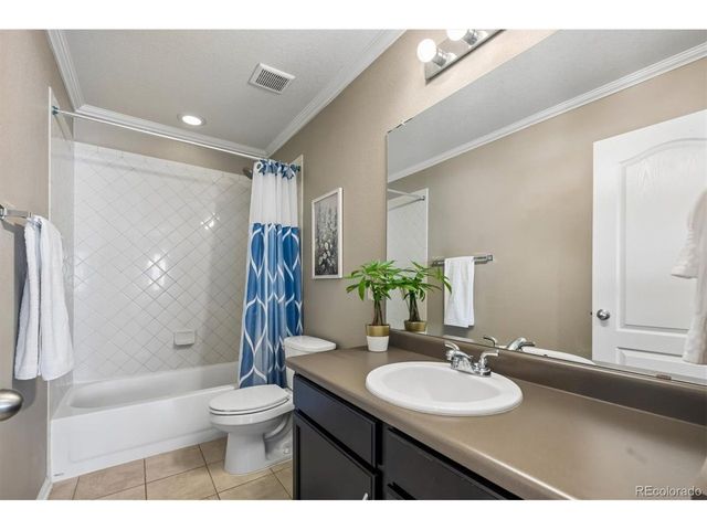 25980 E Davies Dr, Aurora, CO 80016