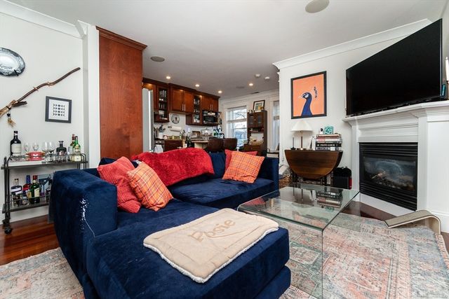 632 E Broadway 2, Boston, MA 02127