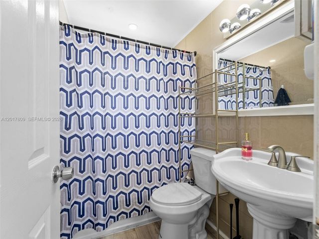 6432 Perry Street, Hollywood, FL 33024